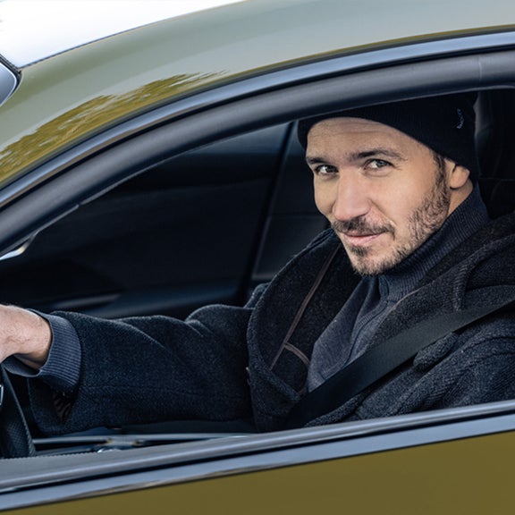 Felix Neureuther ist seit über 20 Jahren mit Audi verbunden. Auch nach seiner aktiven Karriere blieb er den Vier Ringen treu und ist seit Dezember 2020 Audi Markenbotschafter.