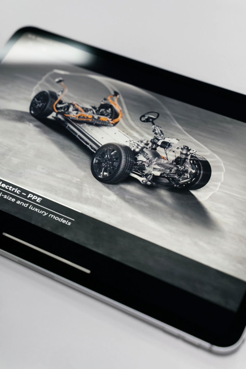 Technical animation of PPE on a screen.