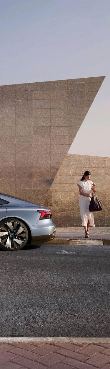 Side view Audi e-tron GT