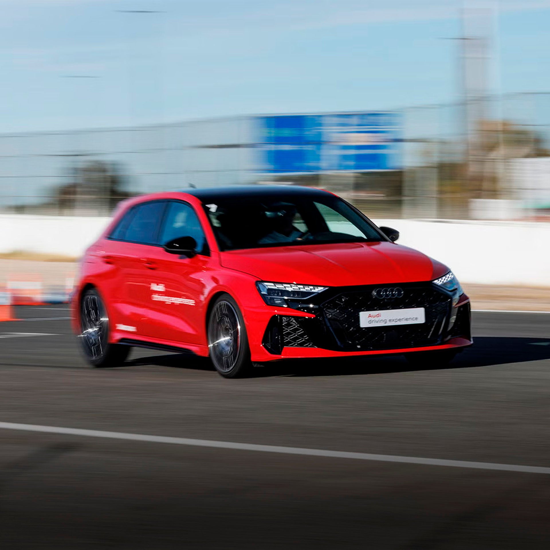 Un modelo de Audi Sport en una experiencia de Audi driving experience. 