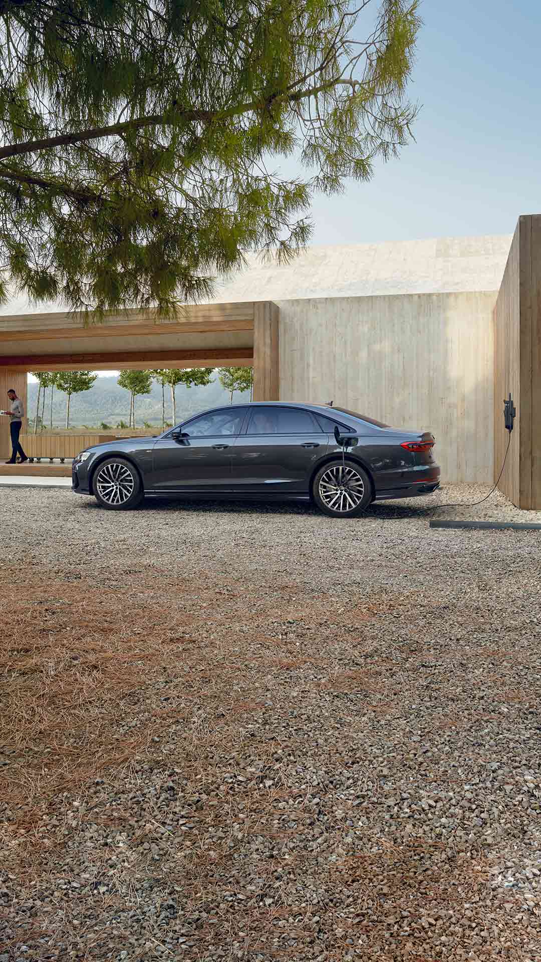 Audi A8 L TFSI e opladning