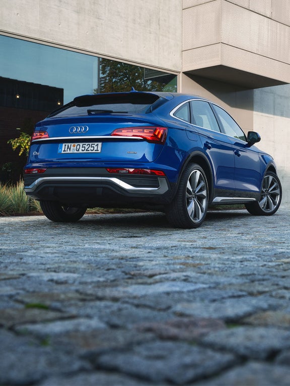 Side rear view Audi Q5 Sportback