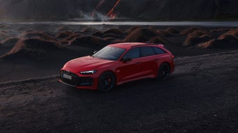 RS 5 Avant estacionado en una carretera