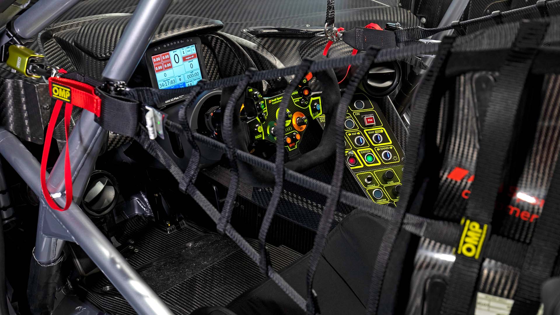 Das Foto zeigt den Innenraum des Audi R8 LMS GT3-Rennwagens.