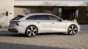 Foto de un modelo híbrido enchufable de Audi