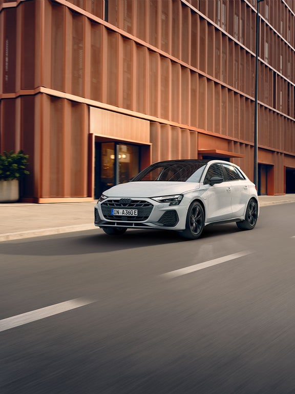 Audi A3 Sportback TFSI e vista laterale dinamica