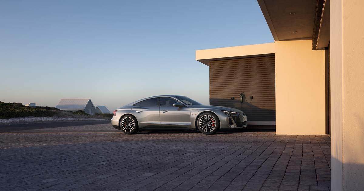 イートロン❤︎ アウディの4ドアEV「eトロン GT コンセプト」がカッコいい！ | KURU