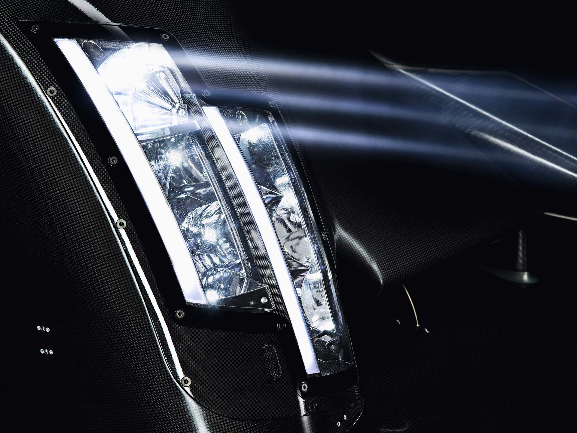 A picture showing a close-up of the Audi R18 e-tron quattro headlight featuring Audi laser light technology.