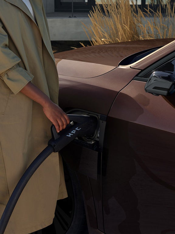 Sistema de carga en auto eléctrico de lujo Audi Q8 Sportback e-tron