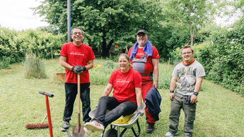 Employees roll up their sleeves for Audi Social Day
