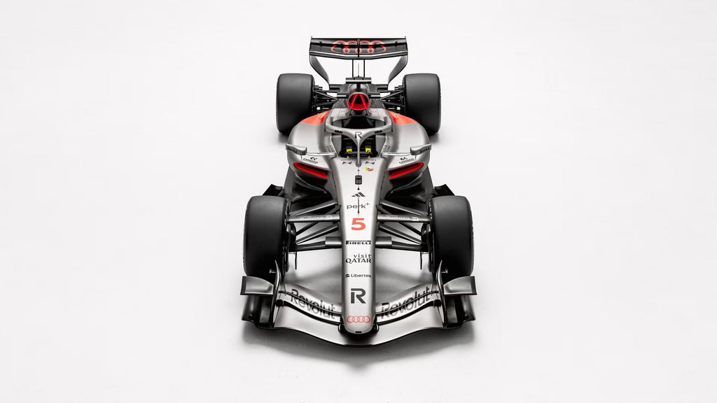 やや上方から見下ろしたアウディ R26のフロントビュー。 