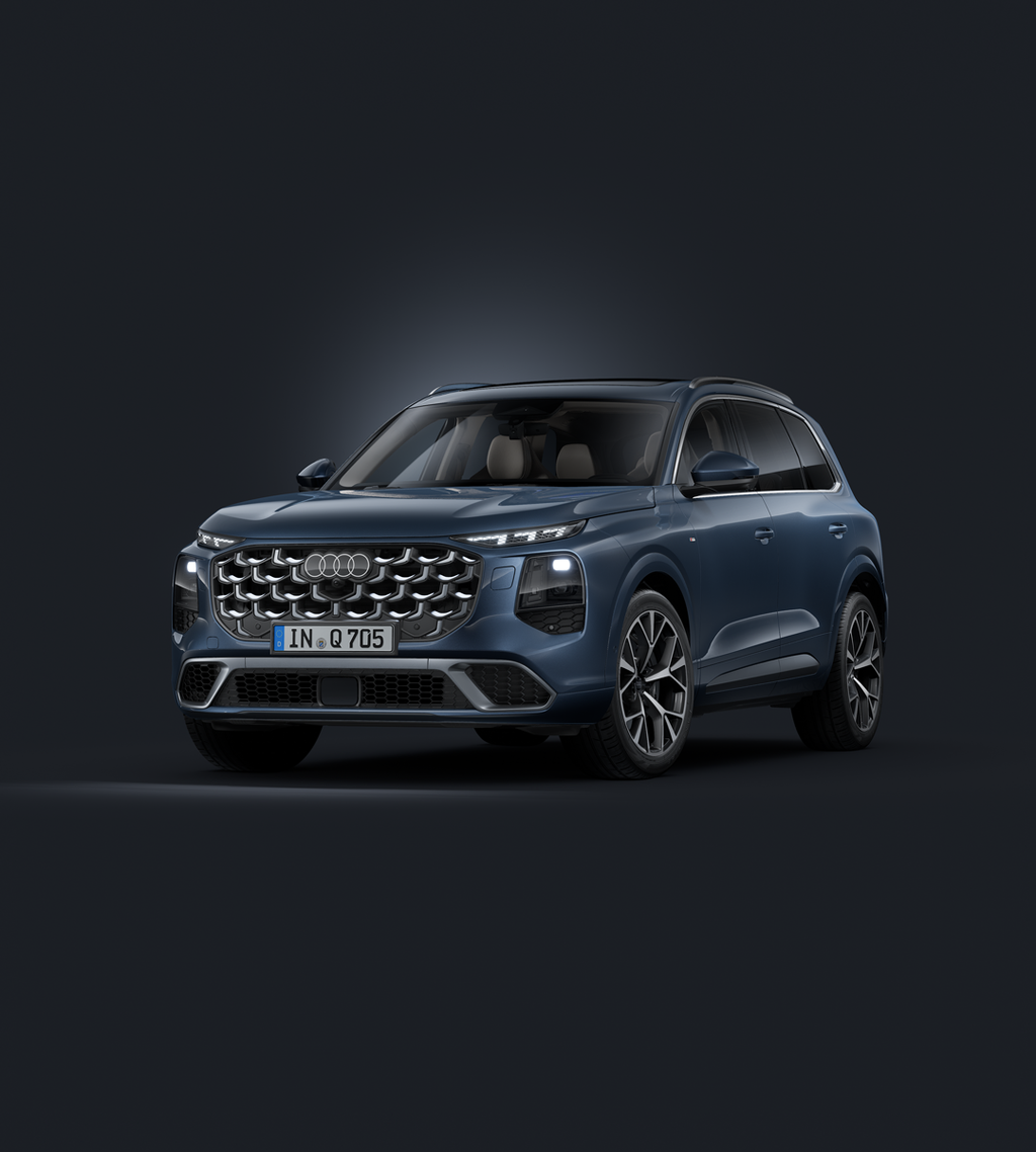 Vue de face en biais du SUV Audi Q7 sur fond sombre.