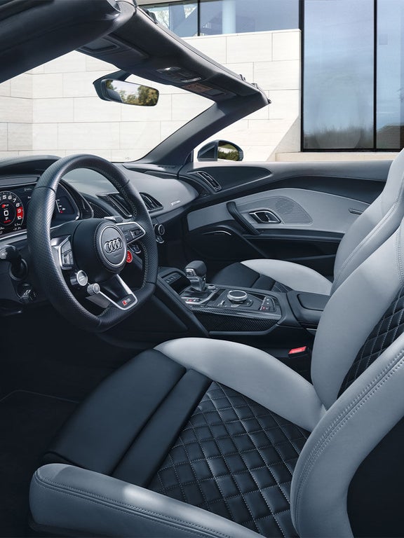 Interior personalizado con Audi exclusive para un Audi R8 Spyder V10 Performance RWD. 