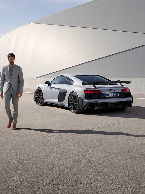 Un Audi R8 GT visto desde atrás.