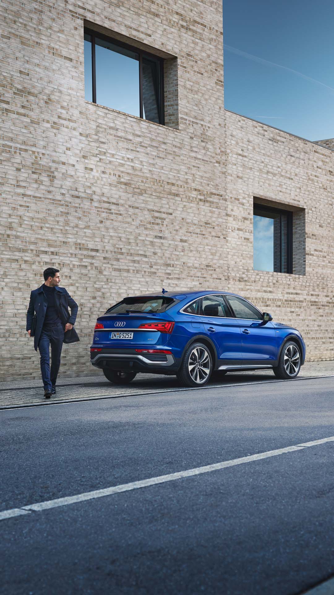 Side view Audi Q5 Sportback