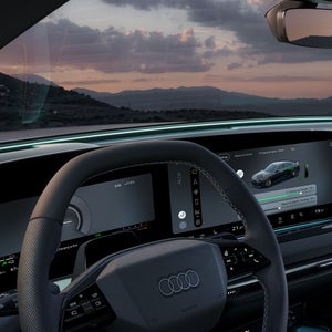 Close-up van de cockpit en het interactielampje onderaan de voorruit, gezien vanuit het perspectief van de bestuurder.