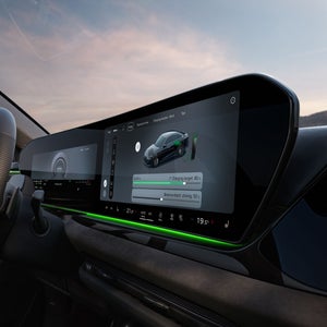 View of the panoramic display and the Audi virtual cockpit from the passenger side.