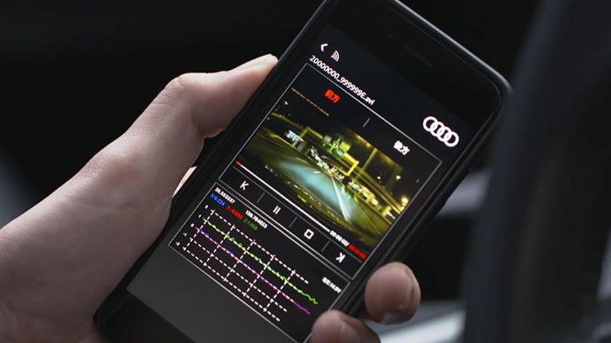 Audi ユニバーサルトラフィックレコーダー > 新商品 > 純正