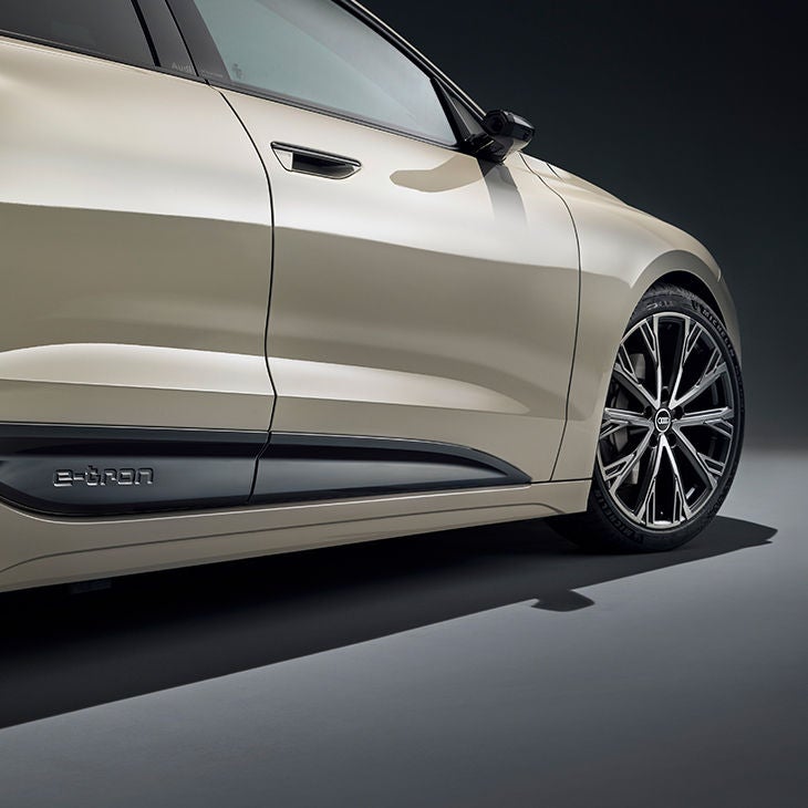 Audi MMI panoramic display and digital exterior mirrors