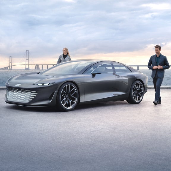 Front view of the Audi grandsphere concept in front of a bridge.
