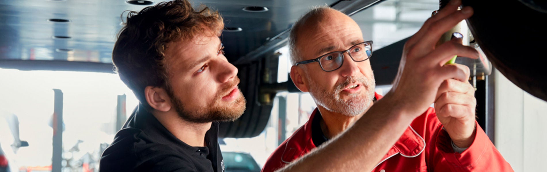 Rear view, photographed at a slight angle, of the Audi urbansphere concept.