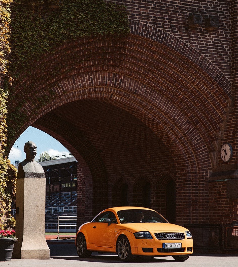 Pearl papaya orange Audi TT framifrån