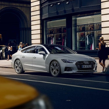 Side view of A7 Sportback in Audi exclusive paint finish