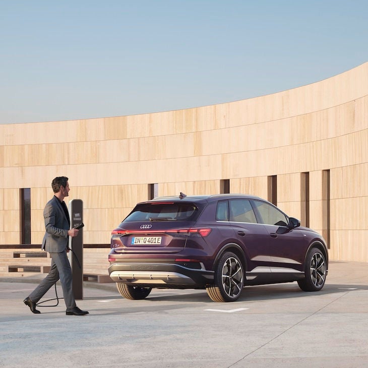  la nouvelle Audi Q4 e-tron se pare d'un bandeau lumineux 