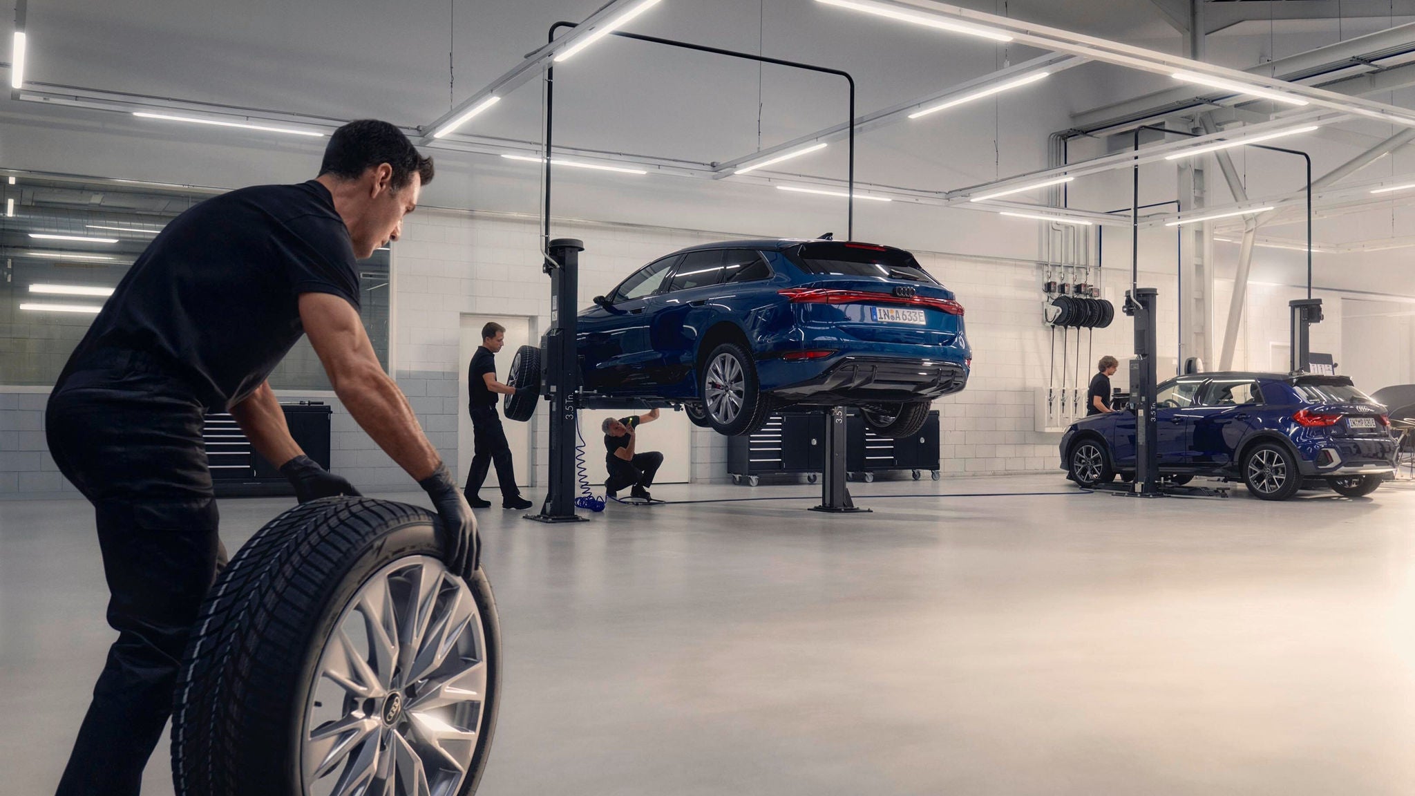 Mantenimiento de neumáticos de vehículos Audi. 