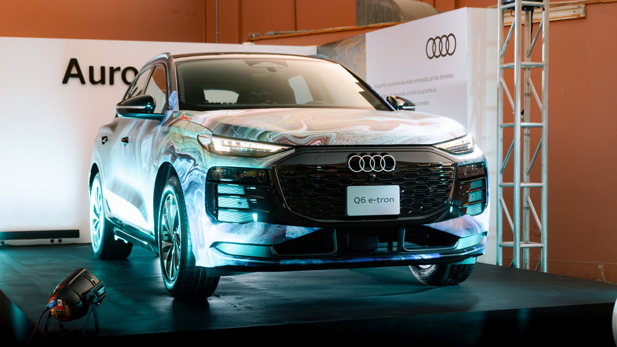 Pinta Lima 2025: Audi impulsa el arte y la sostenibilidad con una intervención artística de la nueva Q6 e-tron.