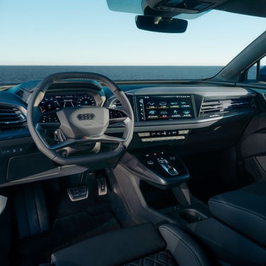 Foto del cuadro de mandos digital Audi virtual cockpit del SUV Audi Q3. 