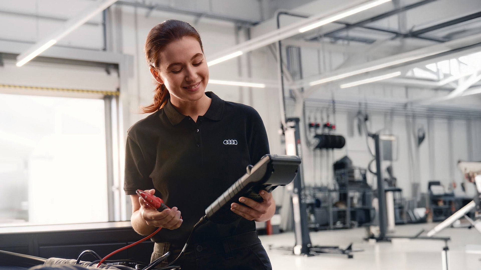 Recambio de una batería de Audi. 