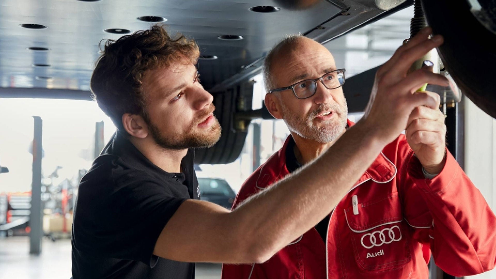 안전한 전기차 수리를 위한 전문 인력과 정비 인프라