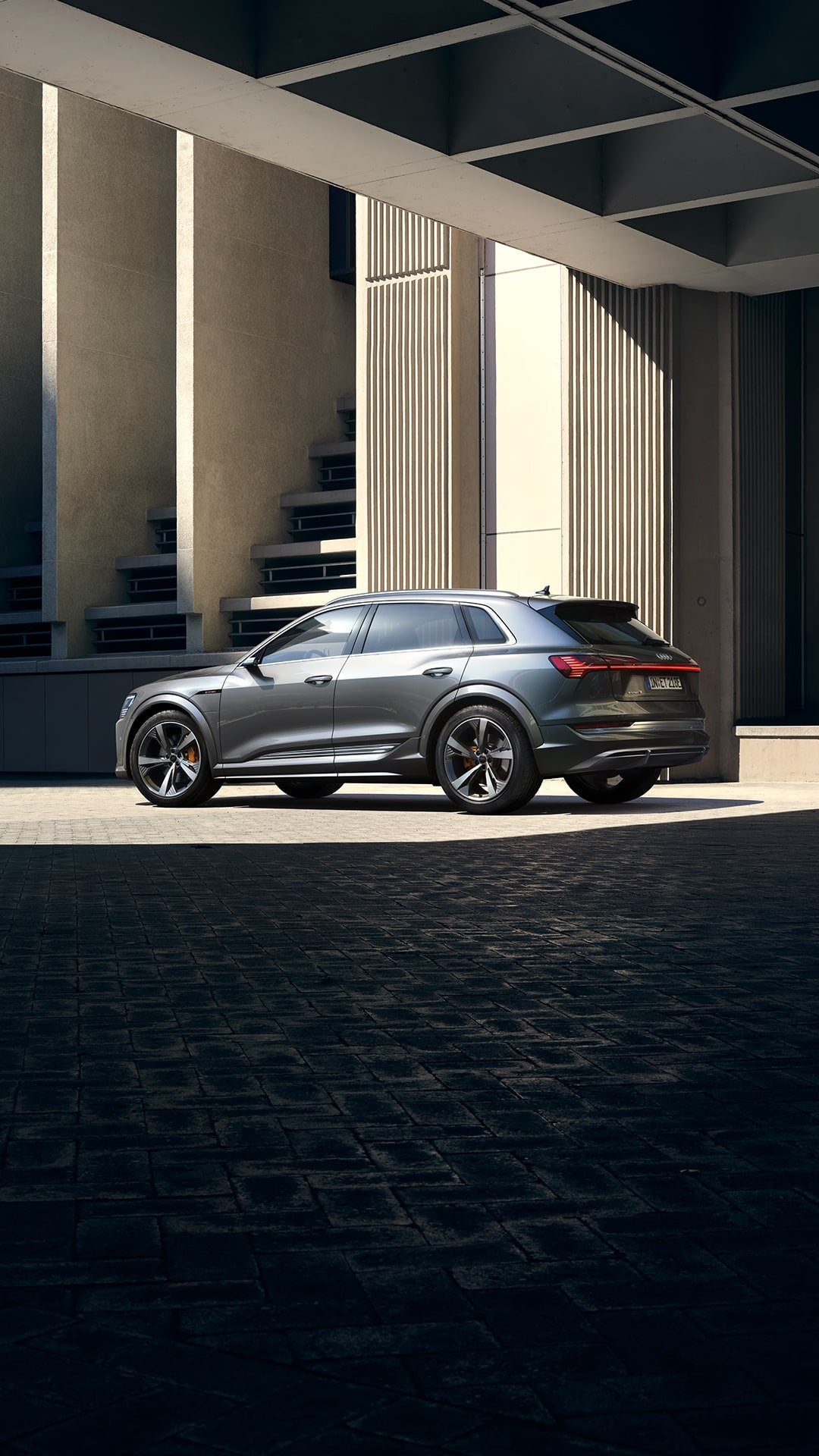 Side view Audi e-tron S