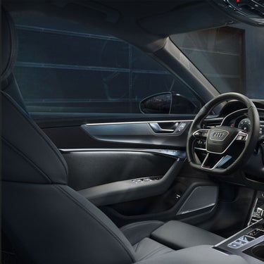 Vista lateral interior SUV Q8