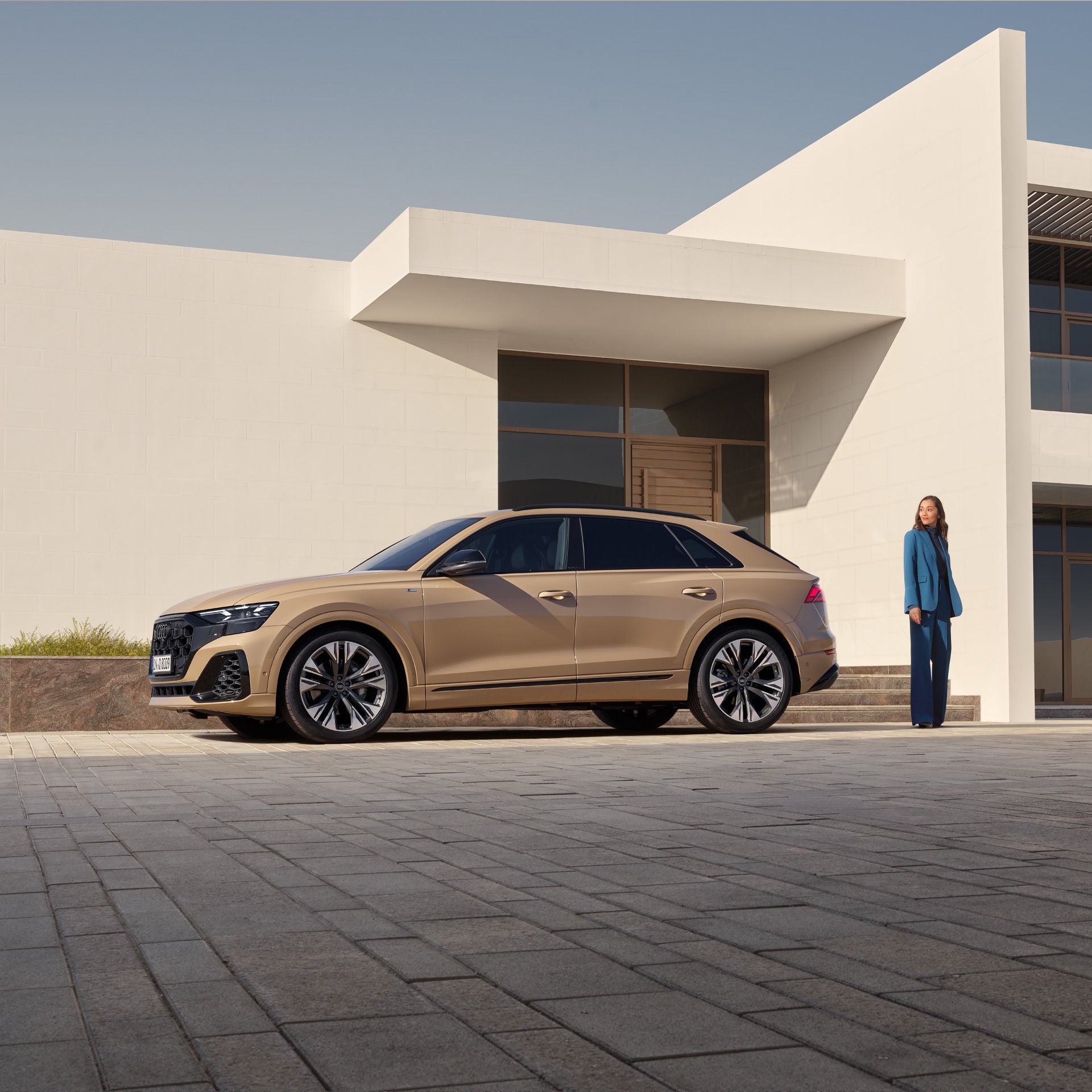 Audi Q8 > アウディジャパン