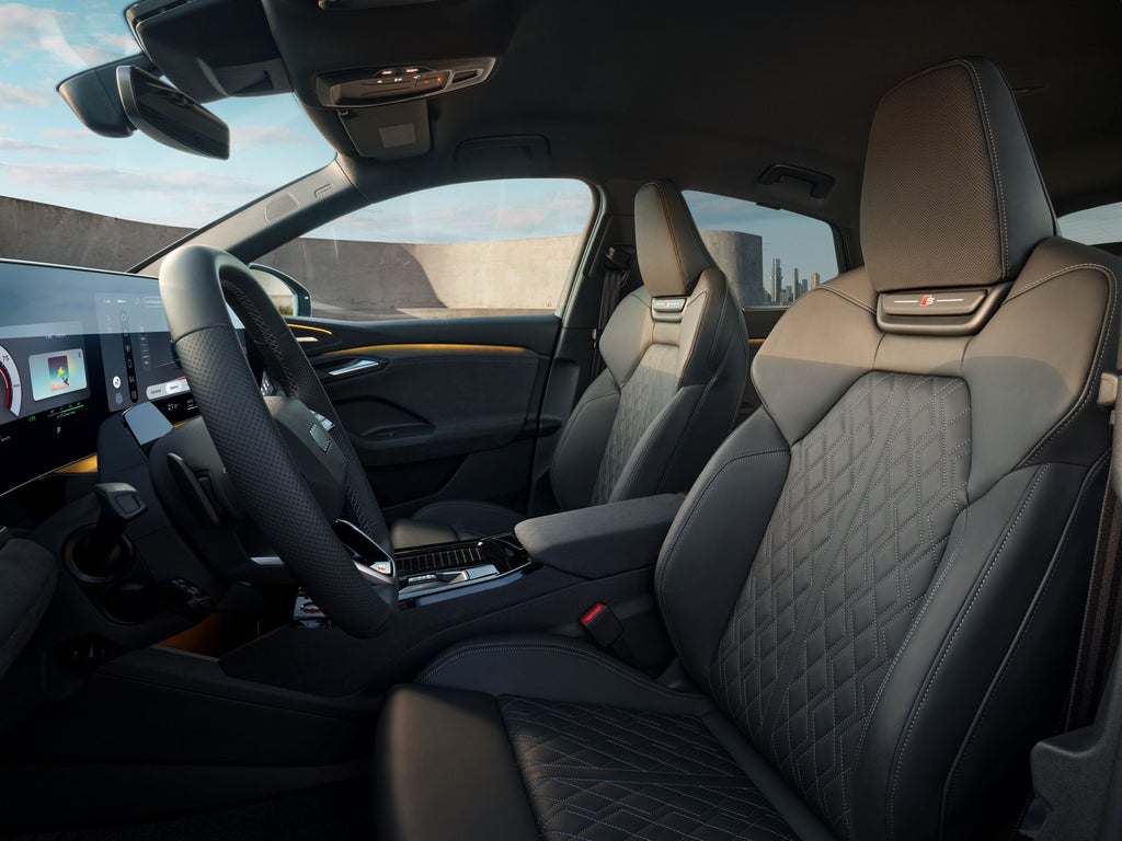 The front two seats of the SQ6 Sportback e-tron as seen from the driver's side window.