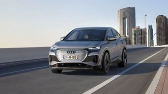 Foto de una oferta de renting de un Audi Q4 e-tron 100% eléctrico.