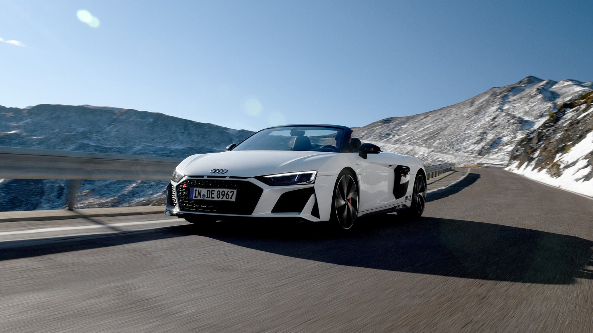 Auto Audi en carretera