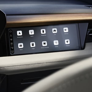 Närbild på MMI-passagerardisplayen.