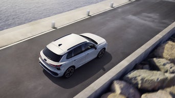 Pictured is the Audi Q3 SUV e-hybrid. Dynamic photo, Colour: Glacier white