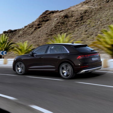 Foto de un Audi Q8 con tecnología quattro.