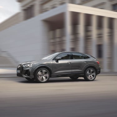 Foto de la vista lateral del Audi Q3 Sportback TFSIe híbrido enchufable. 