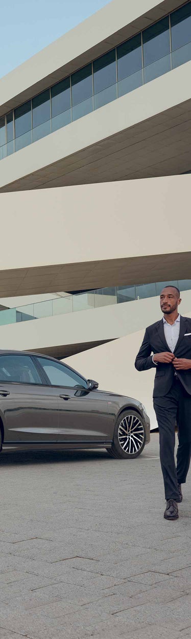 Side rear view Audi A8 L TFSI e