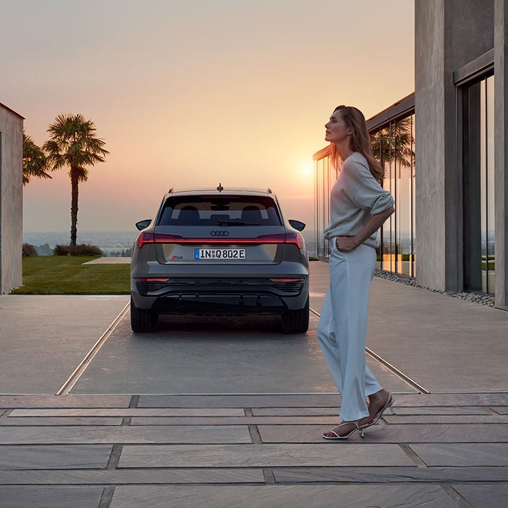 Foto de una oferta de renting para empresas del Audi Q8 e-tron. 