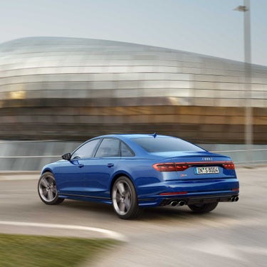 Side rear view Audi S8