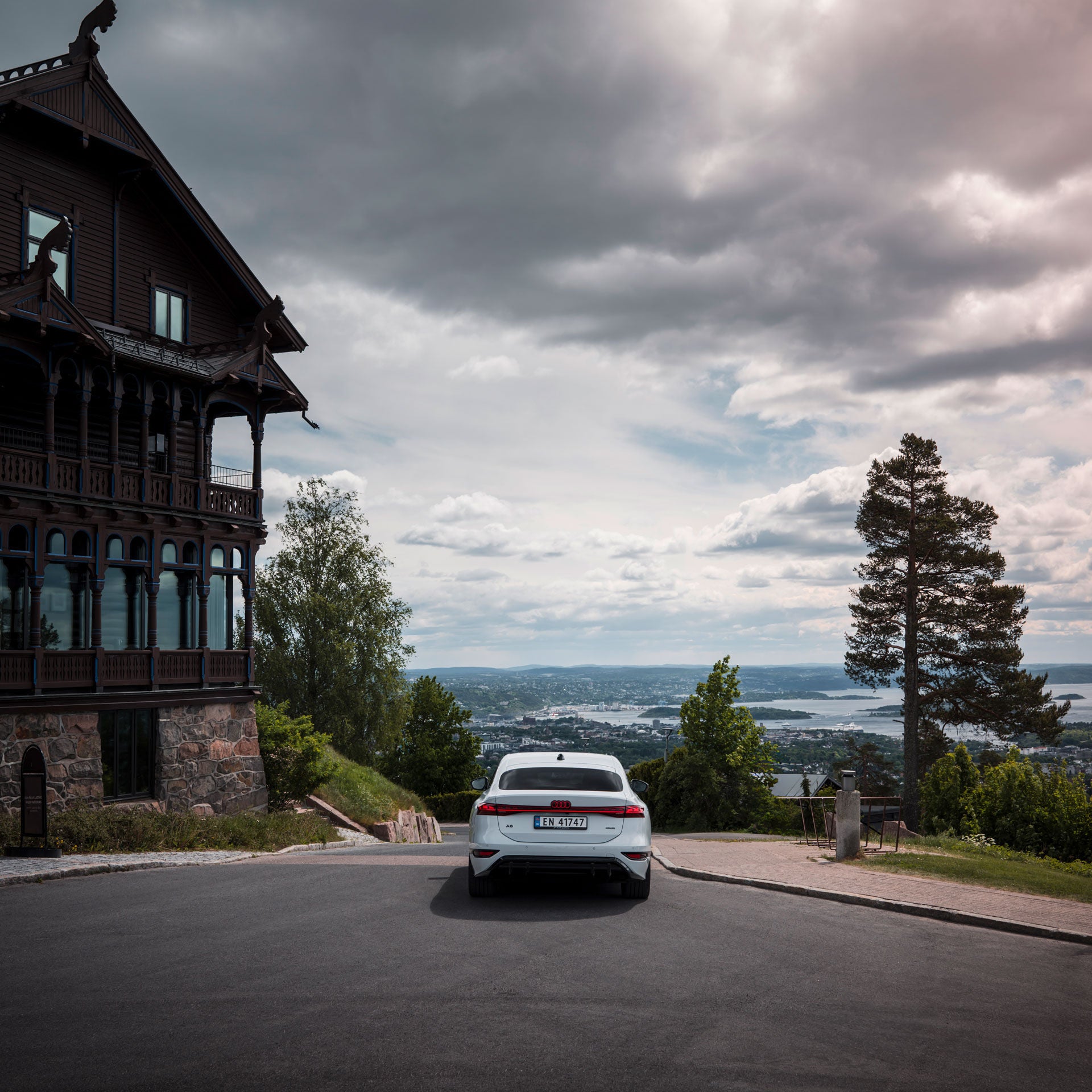 Scenic view of Oslo from the car park next to the mountain hut at Holmenkolmen