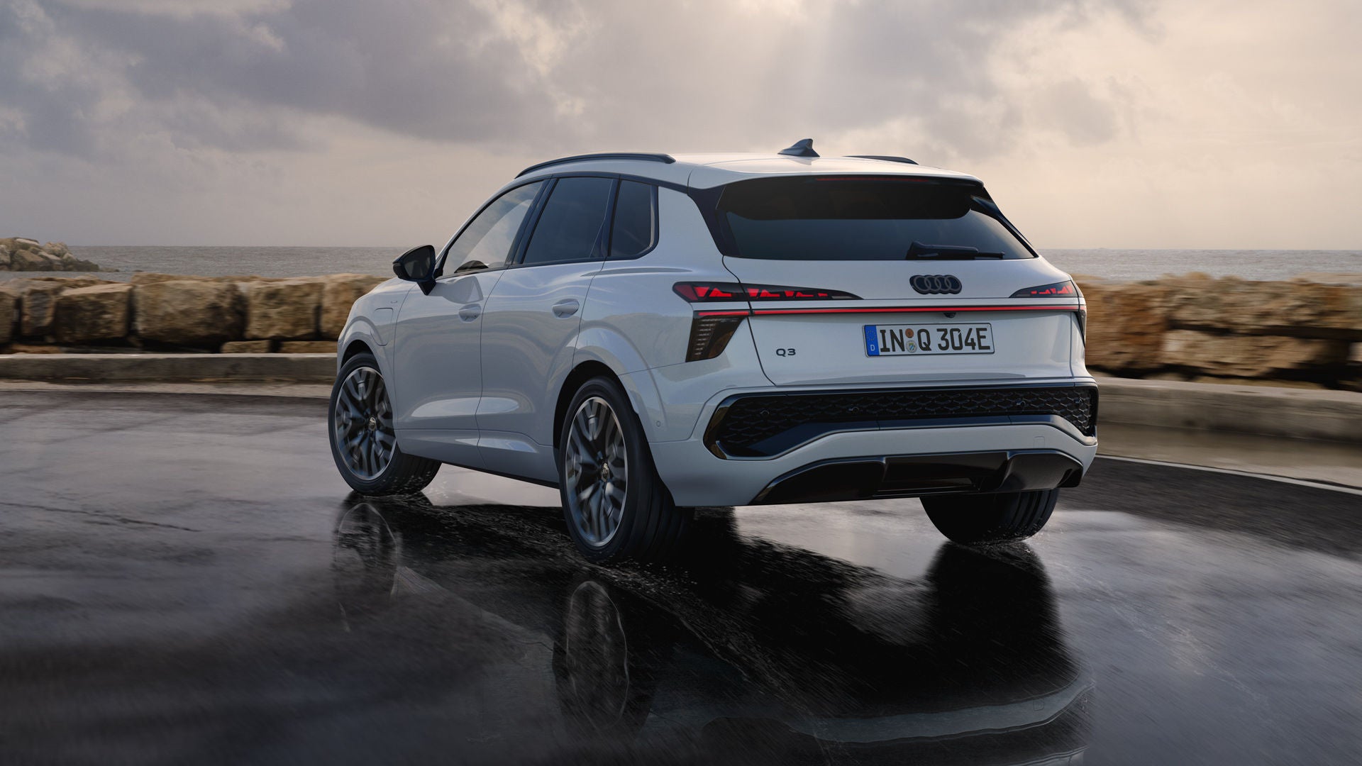 The cockpit of the Q3 SUV e-hybrid with a focus on the driver's instrument panel and the panoramic display.
