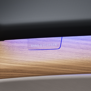 Gros plan sur un haut-parleur du système audio haut de gamme Bang & Olufsen.
