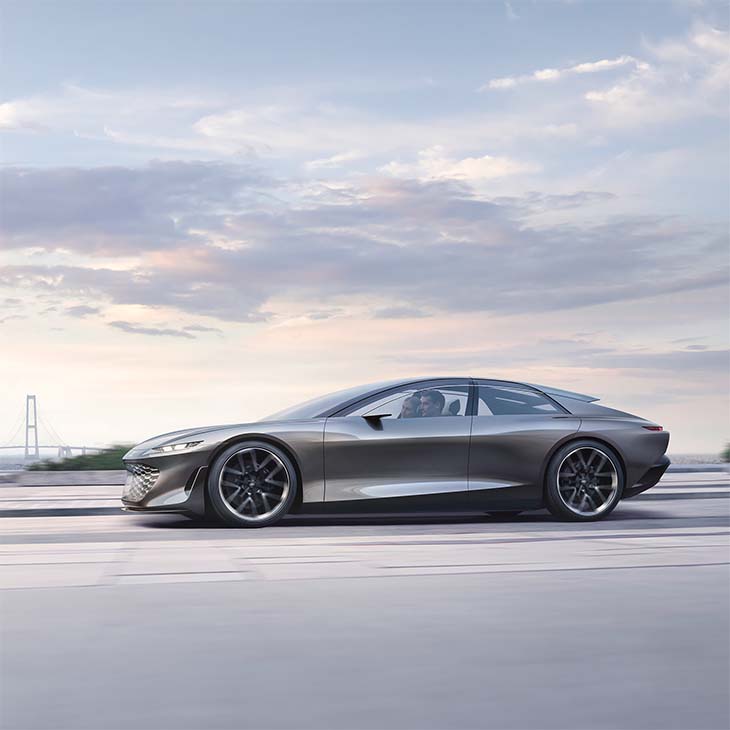 The Audi skysphere concept with closed soft top and wheelbase in “Gran Touring” mode